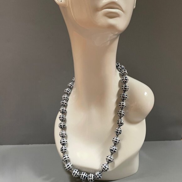 Ceramic Bead Necklace Blue and White Geometric Pattern - Picture 4 of 6